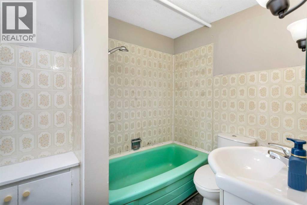 5020 51 Street Property Photo 9