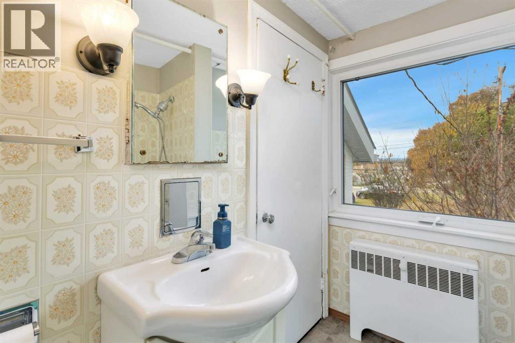 5020 51 Street Property Photo 10