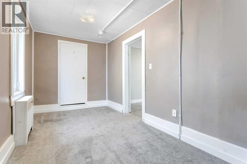 5020 51 Street Property Photo 11