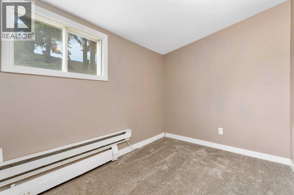 5020 51 Street Property Photo 16