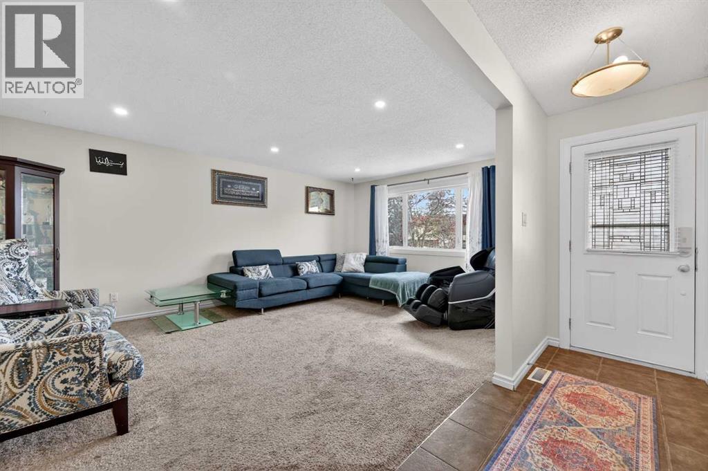 5835 28 Avenue Ne Property Photo 5