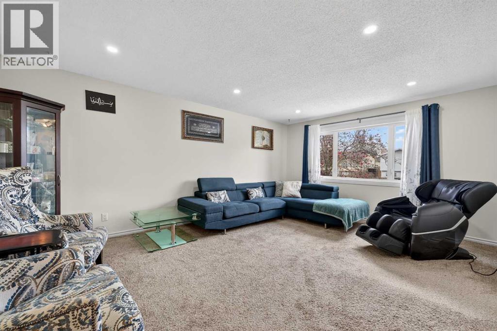 5835 28 Avenue Ne Property Photo 6