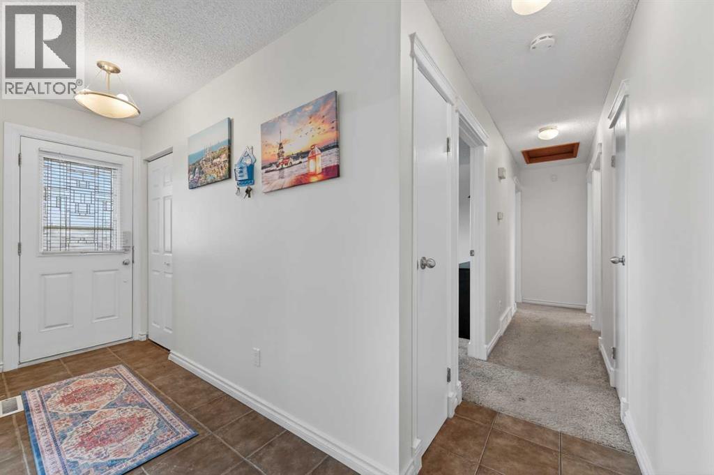 5835 28 Avenue Ne Property Photo 8