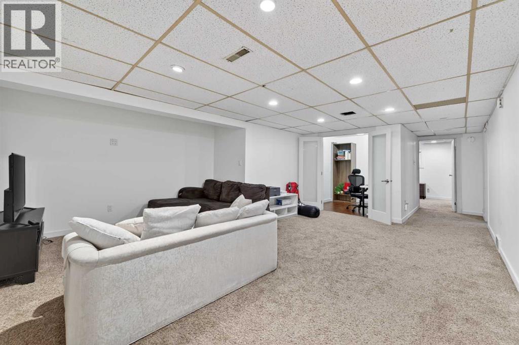 5835 28 Avenue Ne Property Photo 29