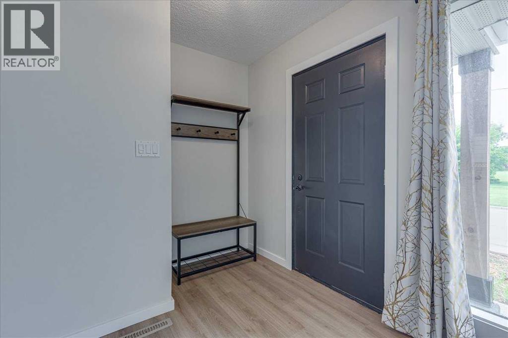 3 Armstrong Close Property Photo 4