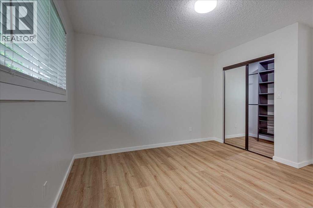 3 Armstrong Close Property Photo 23