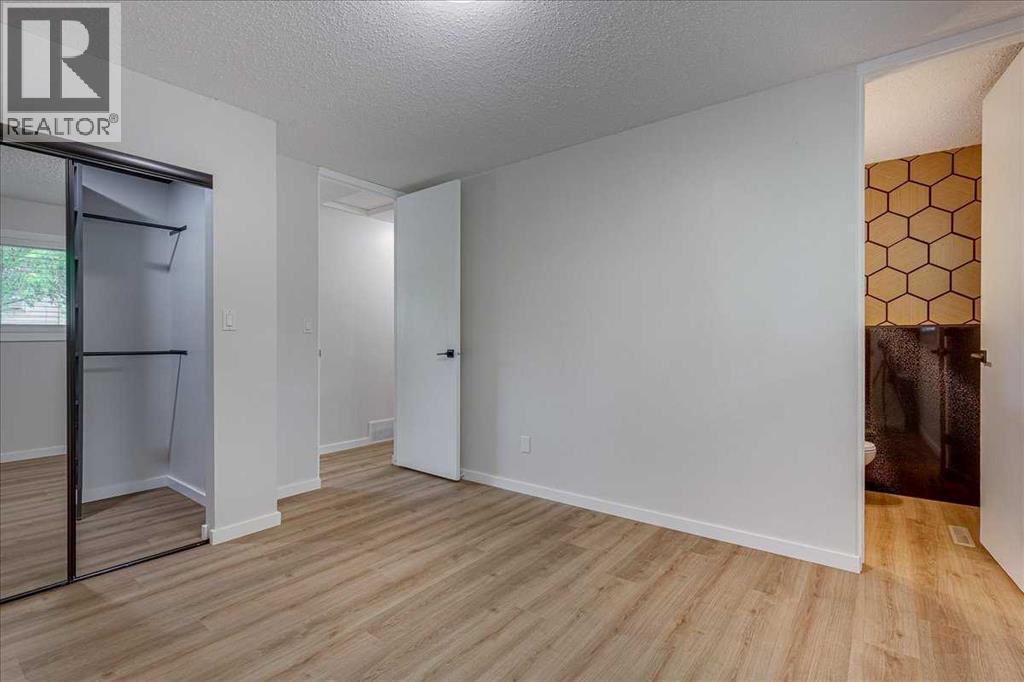 3 Armstrong Close Property Photo 24