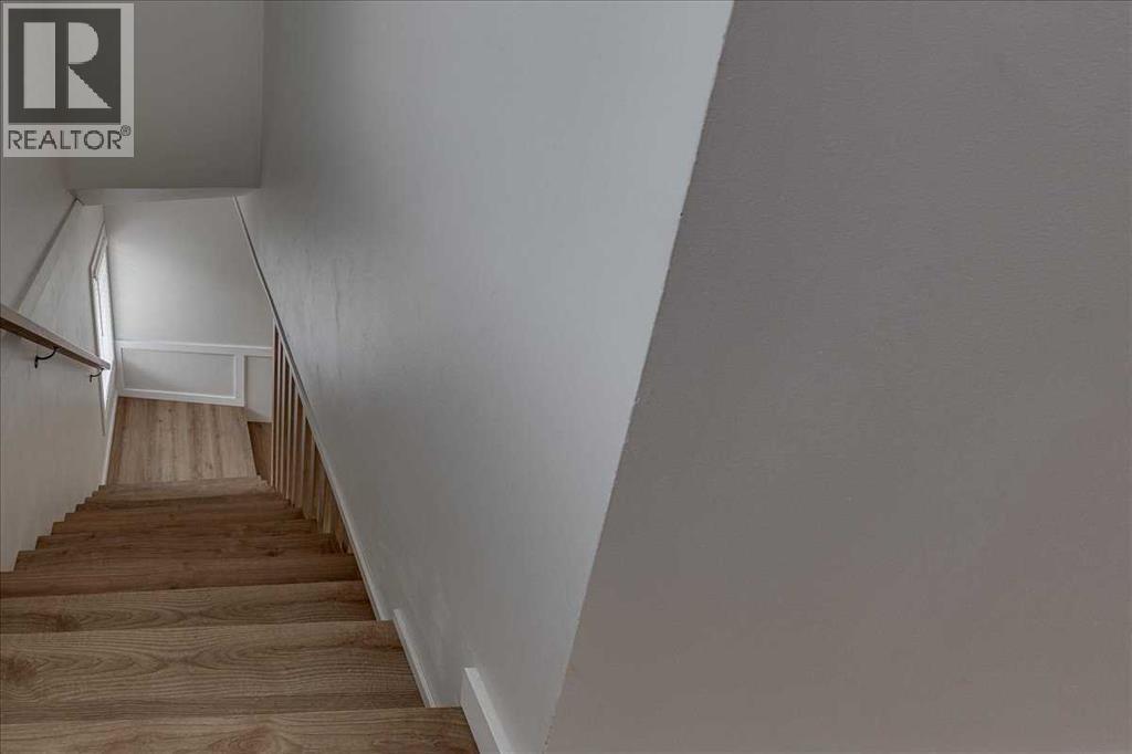 3 Armstrong Close Property Photo 27
