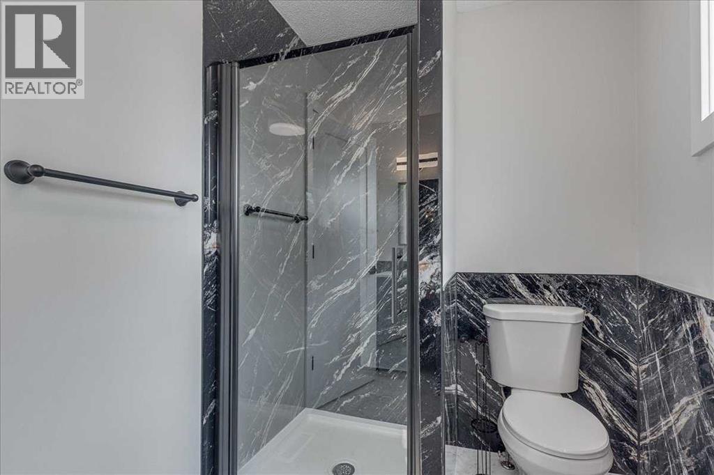 3 Armstrong Close Property Photo 32