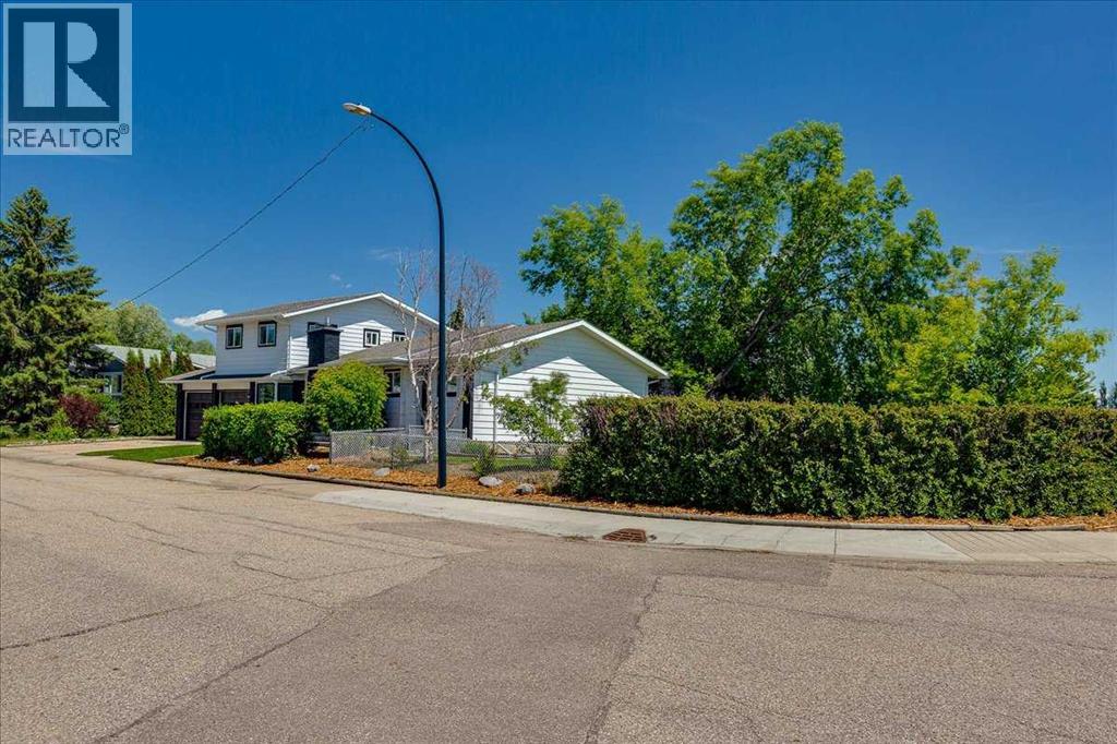 3 Armstrong Close Property Photo 36