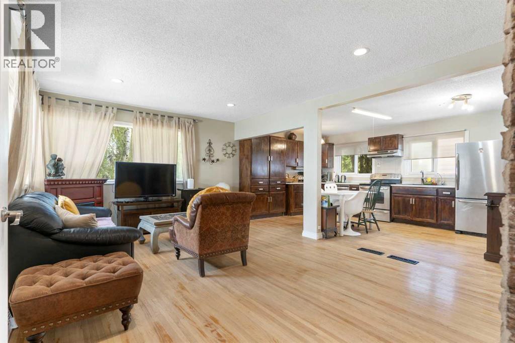 87 Hillgrove Drive Sw Property Photo 3