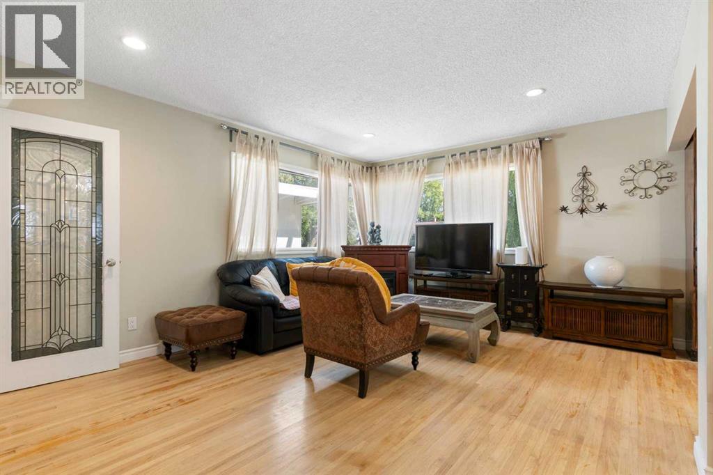 87 Hillgrove Drive Sw Property Photo 4