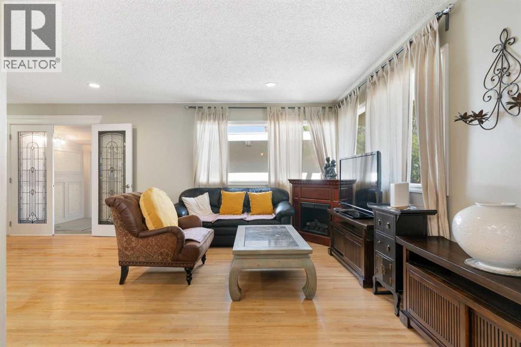 87 Hillgrove Drive Sw Property Photo 5