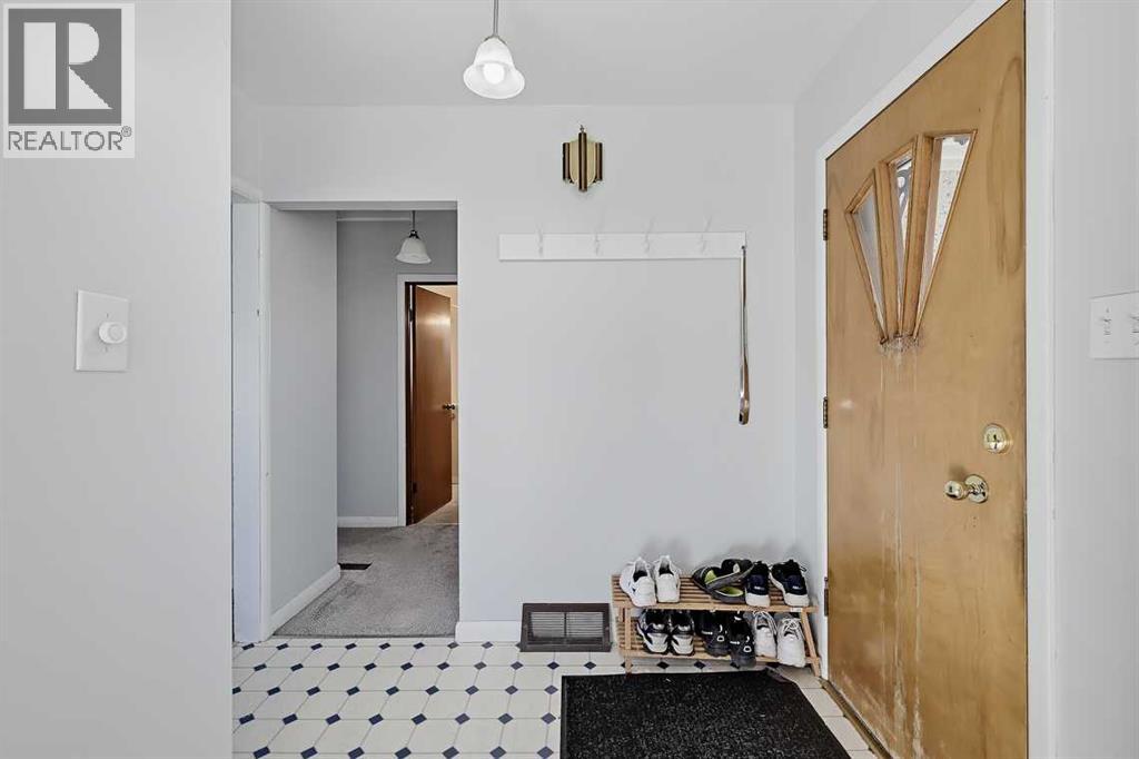103 2 Street Se Property Photo 3
