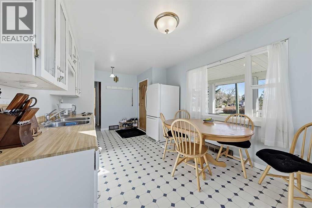 103 2 Street Se Property Photo 6