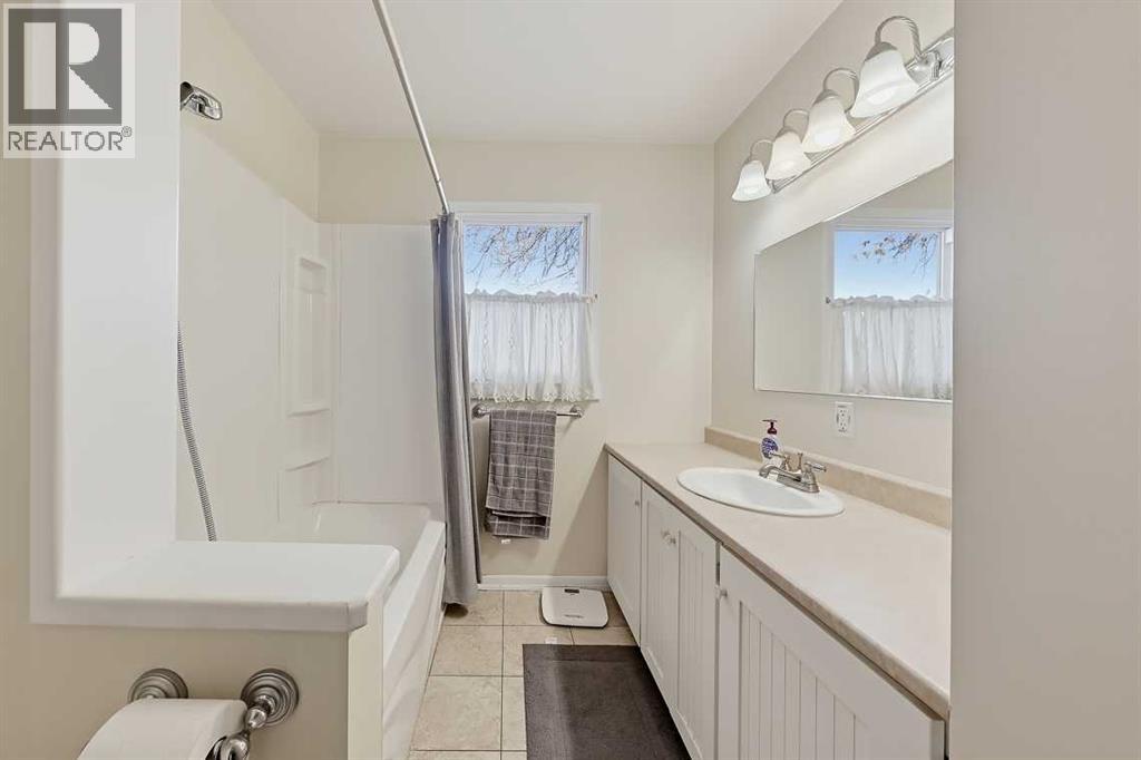103 2 Street Se Property Photo 14
