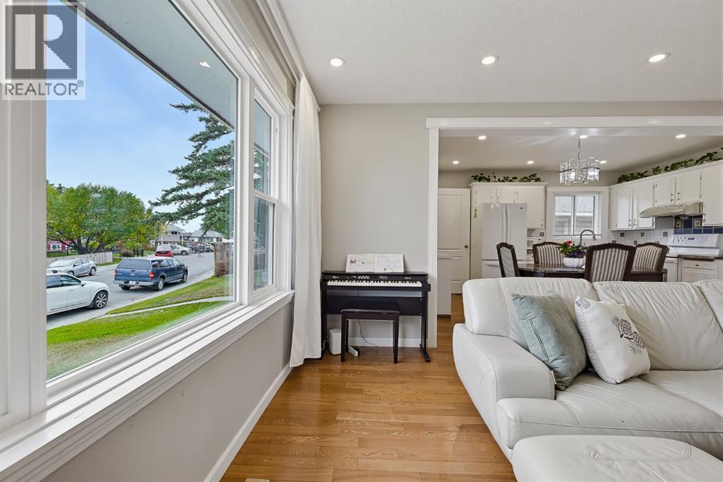 1303 Penedo Crescent Se Property Photo 6