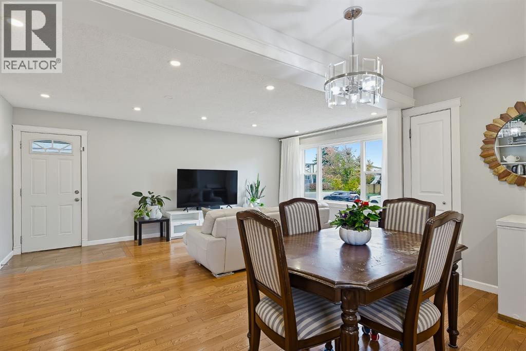 1303 Penedo Crescent Se Property Photo 7