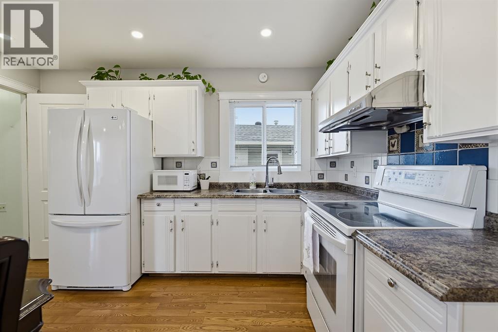 1303 Penedo Crescent Se Property Photo 8