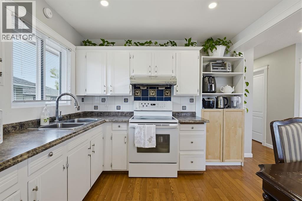 1303 Penedo Crescent Se Property Photo 9