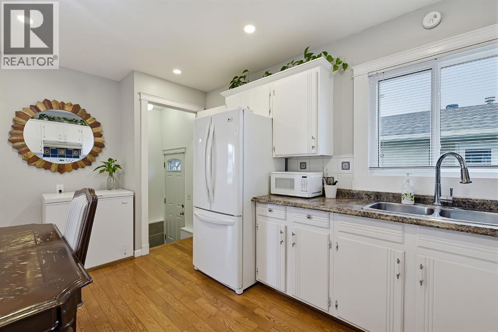 1303 Penedo Crescent Se Property Photo 10