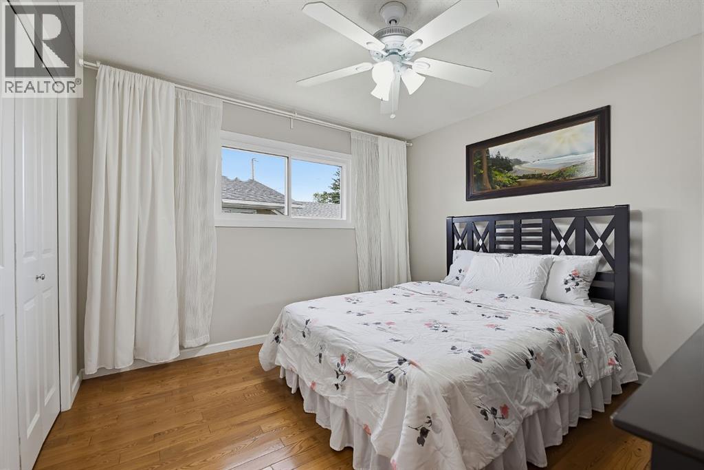 1303 Penedo Crescent Se Property Photo 14
