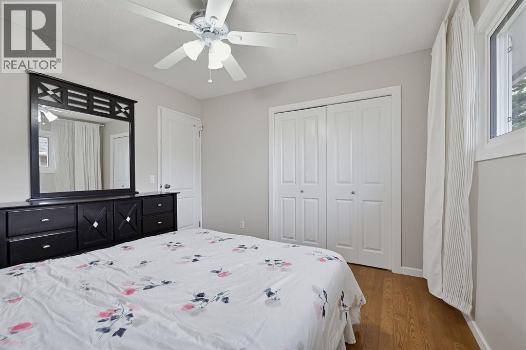 1303 Penedo Crescent Se Property Photo 15