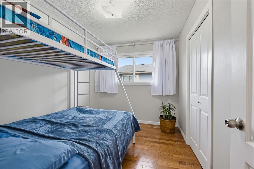 1303 Penedo Crescent Se Property Photo 16