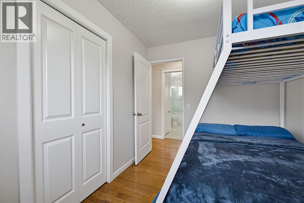 1303 Penedo Crescent Se Property Photo 17
