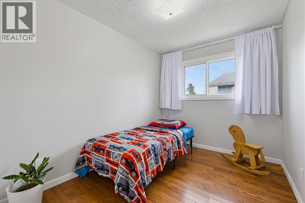 1303 Penedo Crescent Se Property Photo 18