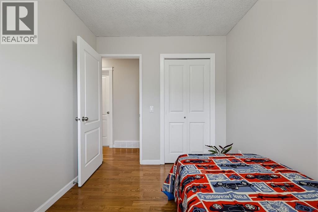 1303 Penedo Crescent Se Property Photo 19