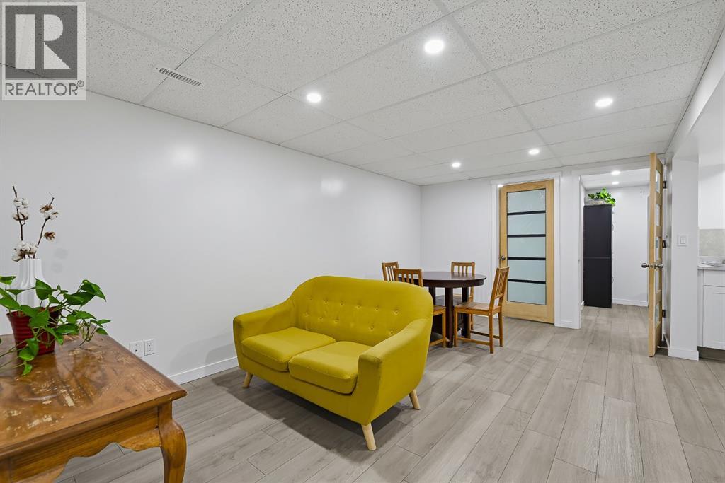 1303 Penedo Crescent Se Property Photo 27