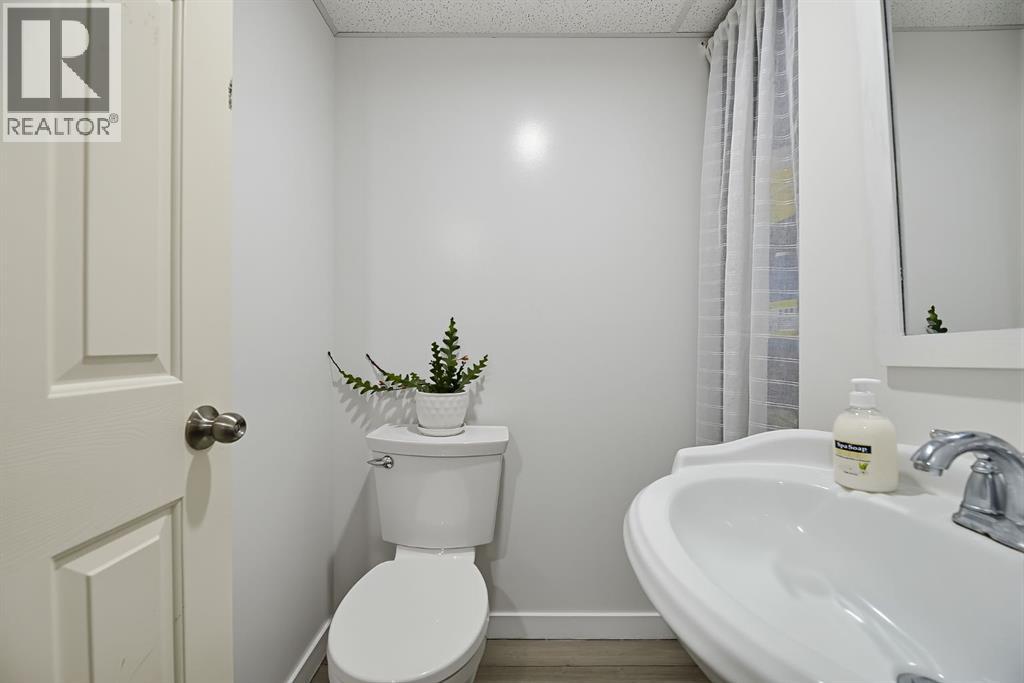 1303 Penedo Crescent Se Property Photo 36