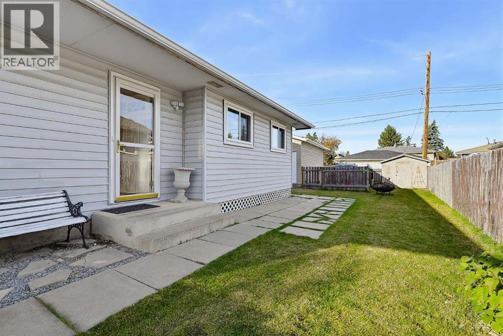 1303 Penedo Crescent Se Property Photo 39