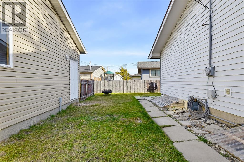 1303 Penedo Crescent Se Property Photo 42