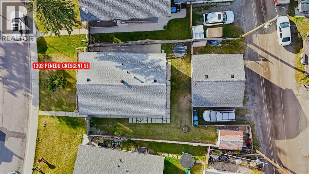 1303 Penedo Crescent Se Property Photo 47