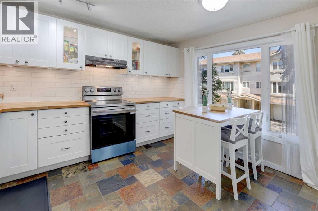 738 Queenston Terrace Se Property Photo 12