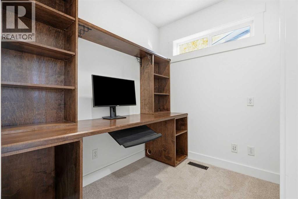130 Chapman Close Se Property Photo 19