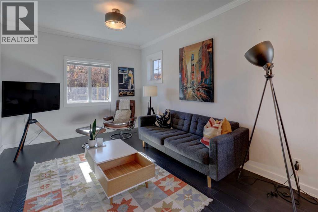342 6 Avenue Ne Property Photo 5