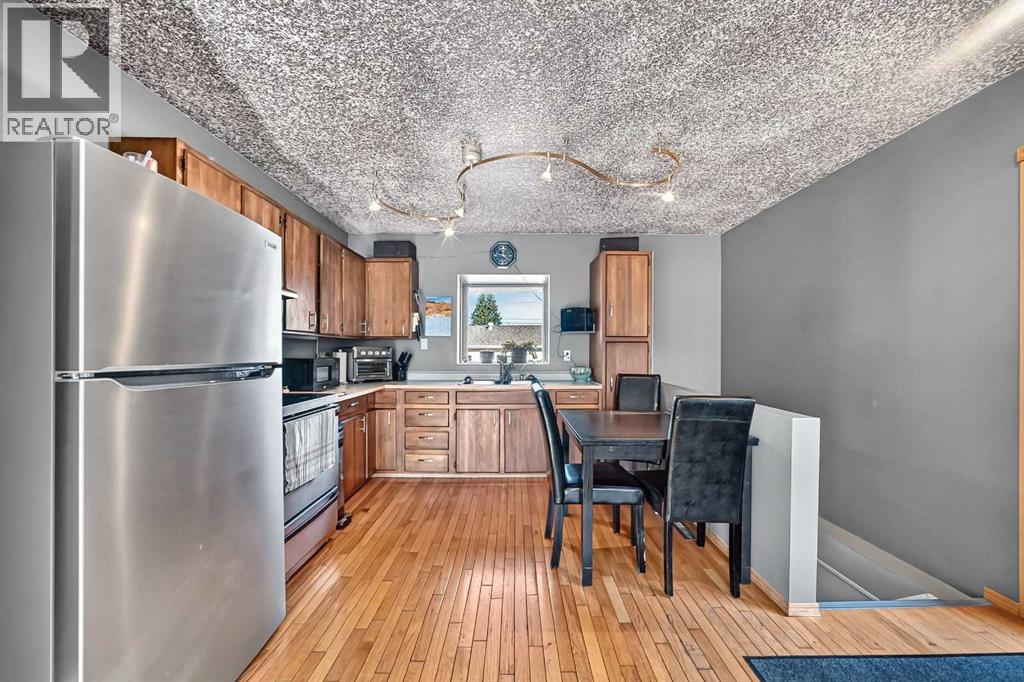 7312 36 Avenue Nw Property Photo 5