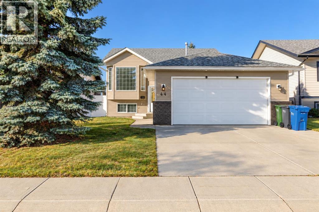 44 Isaacson Crescent Property Photo 1