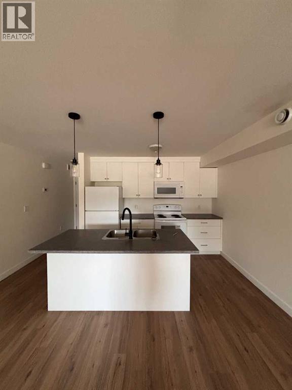 6014 55 Street Property Photo 2