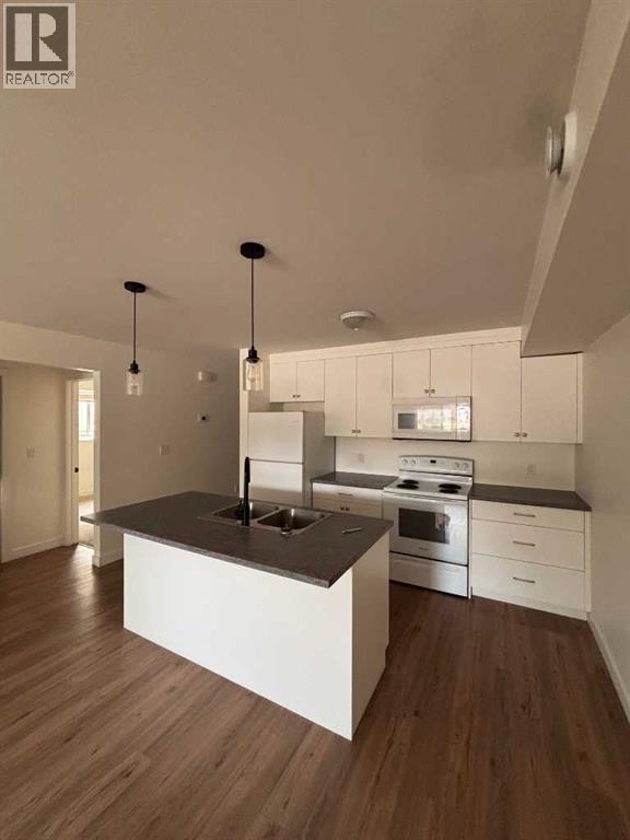 6014 55 Street Property Photo 4