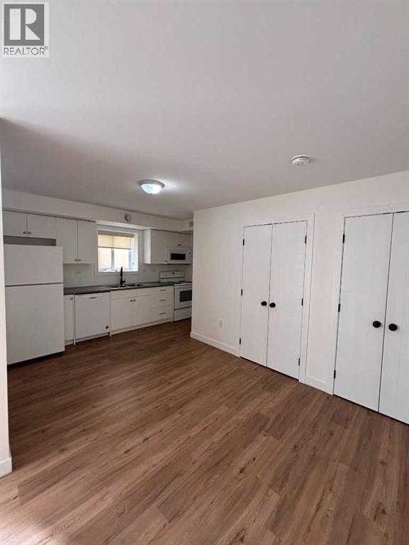 6014 54 Street Property Photo 2