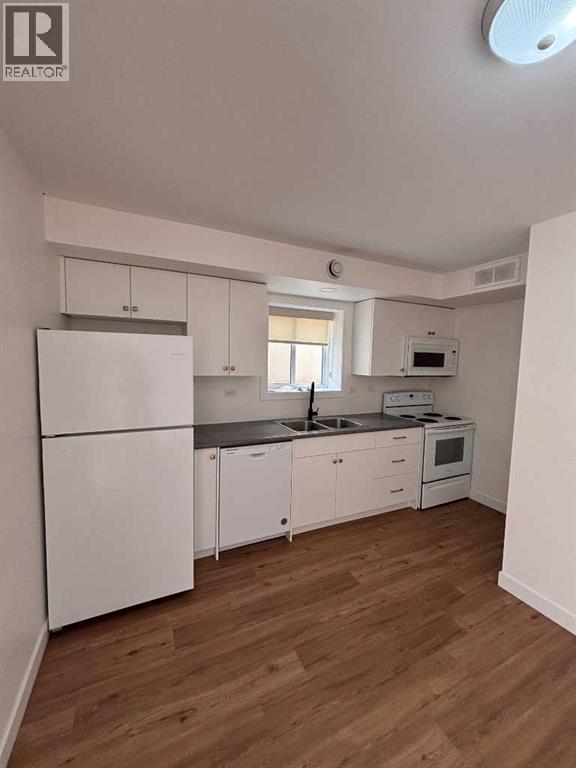 6014 54 Street Property Photo 3