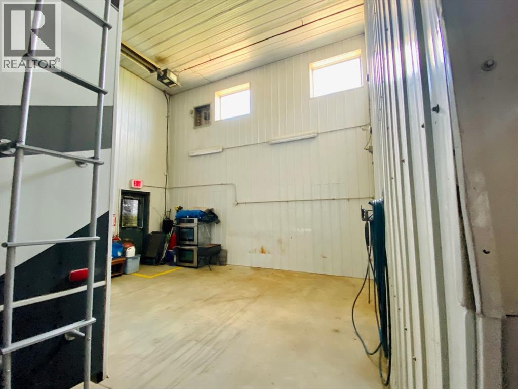 4402 53 Avenue Property Photo 28