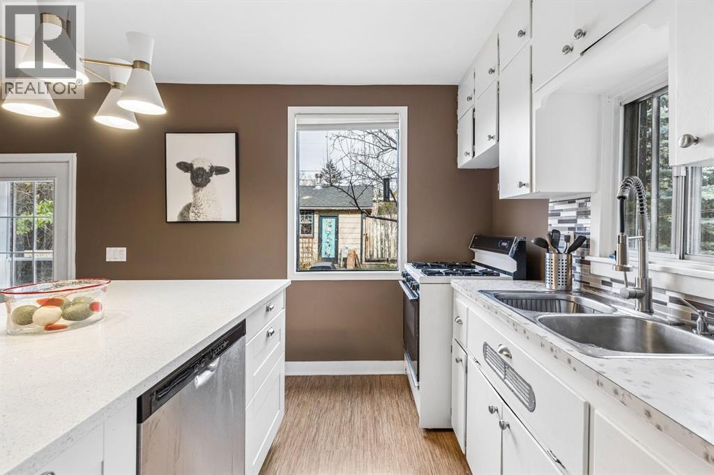 5216 18 Avenue Nw Property Photo 9