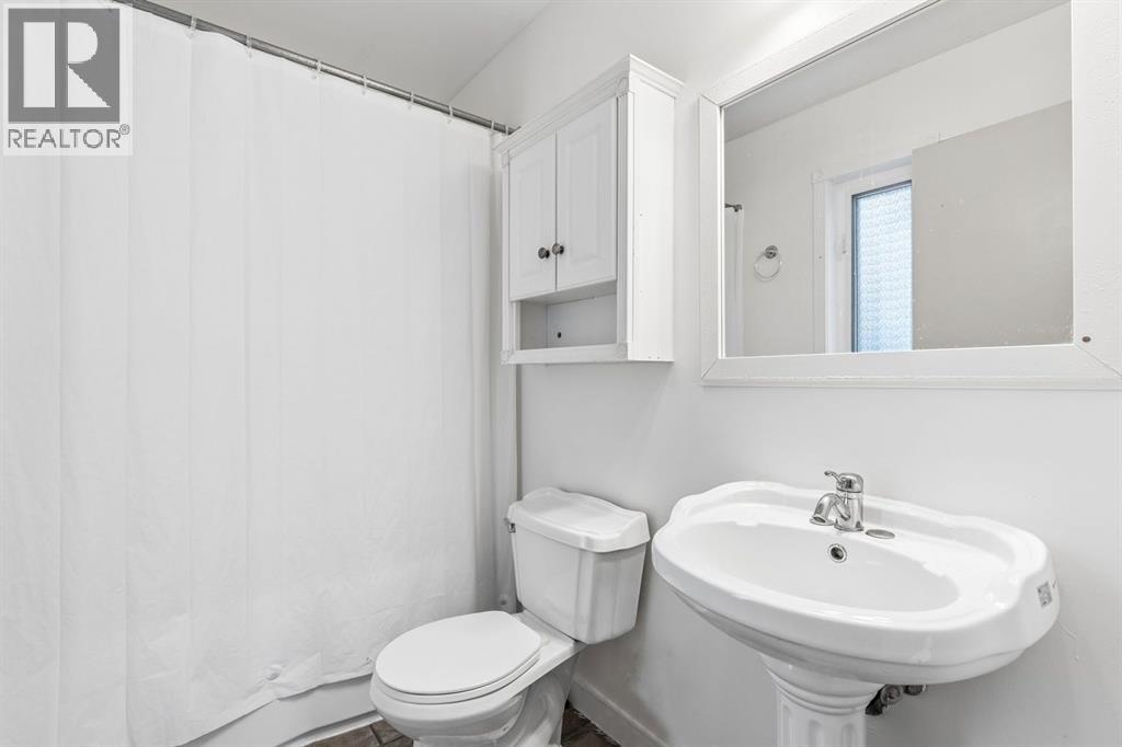 5216 18 Avenue Nw Property Photo 16