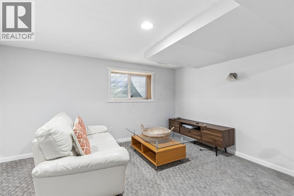 5216 18 Avenue Nw Property Photo 23