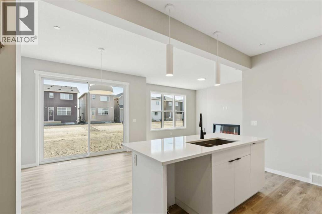 302 Hotchkiss Common Se Property Photo 6